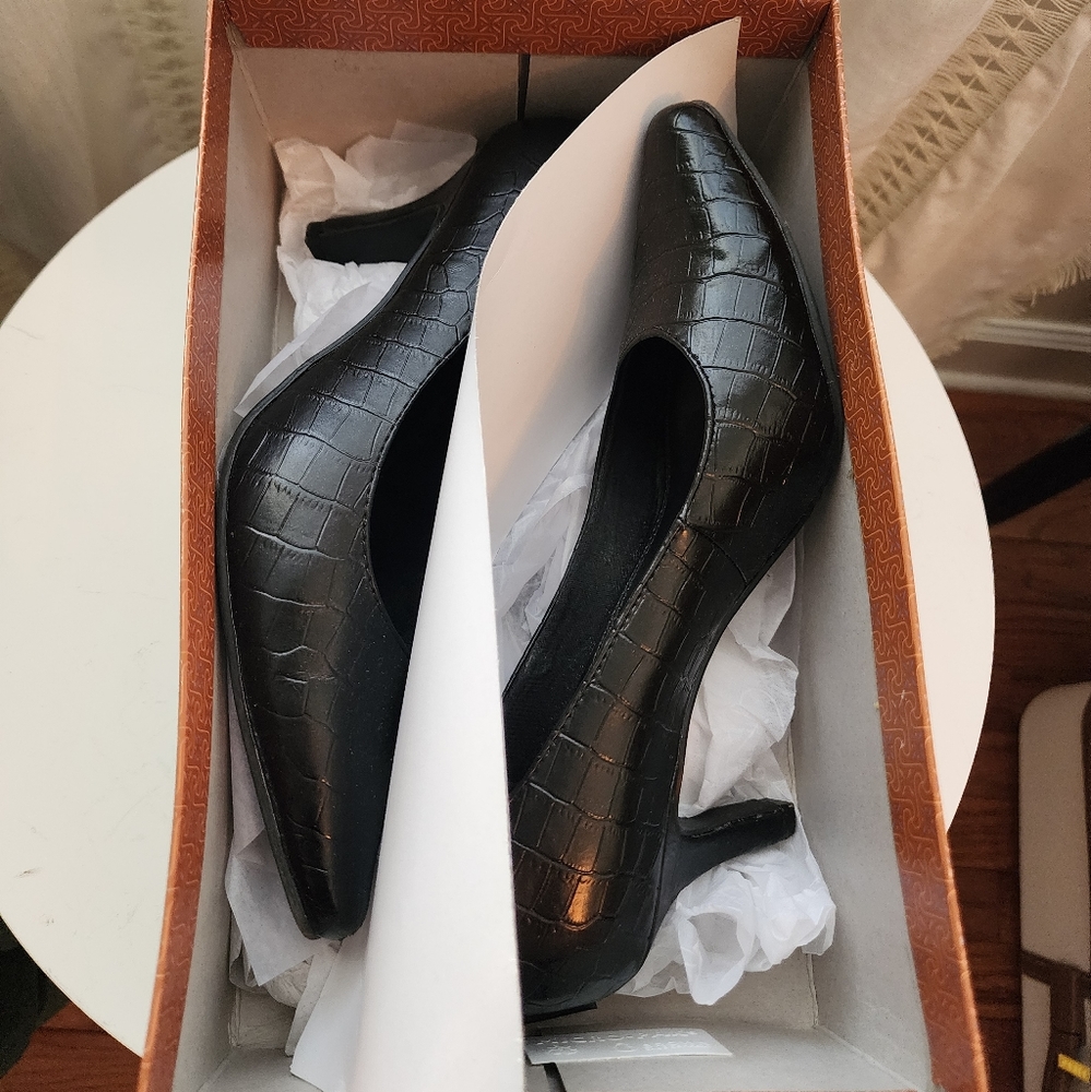Black Alligator Textured Heels